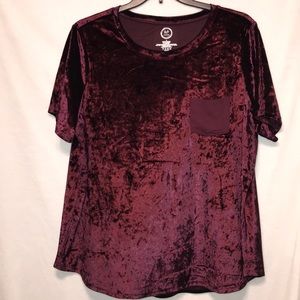 Maurices maroon velvet t-shirt with pocket